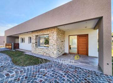 Casa · 260m² · 6 Ambientes · 2 Cocheras · Casa en Haras del Sur II