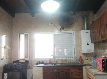Quinta vacacional · 210m² · 4 Ambientes · 6 Cocheras · Única! Quinta 3 Dorm. 3 Baños Pileta en Leyes!