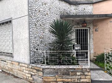 Casa de 4 ambientes, Liniers · Casa de 4 Ambientes en Esquina con Garage y Terraza. Uso Comercial
