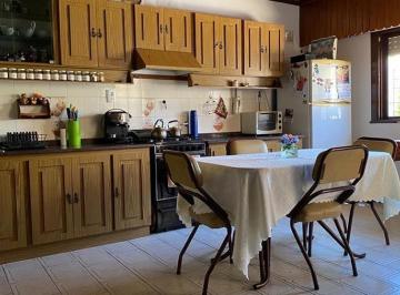 Casa · 223m² · 3 Ambientes · 1 Cochera · Casa en Venta - 2 Dorm. 2 Baños - 223 m² - Bernal Oeste