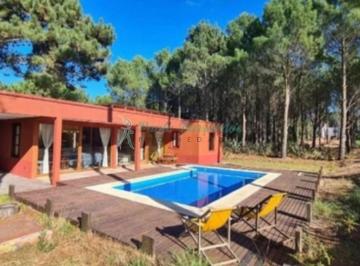 Casa de 5 ambientes, Pinamar · Vendo Casa Estilo Campo en Pinamar Fragata Libertad con Vista a La Isla del Golf y Piscina