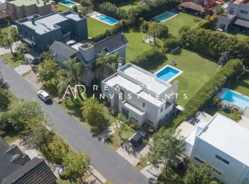 Casa · 180m² · 4 Ambientes · 3 Cocheras · Casa en Alquiler en Talar del Lago 1, General Pacheco, Tigre