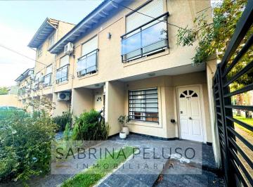 Casa · 92m² · 4 Ambientes · 2 Cocheras · Casa 4 Ambientes en Venta, Ubicada en Villa Luzuriaga