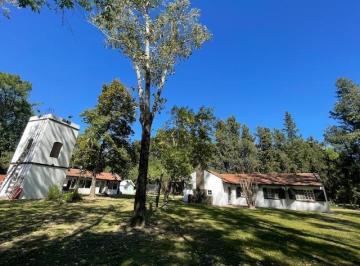 Casa · 210m² · 5 Ambientes · 1 Cochera · Casa de Campo en Venta, El Moro, Marcos Paz