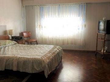 Casa · 143m² · 5 Ambientes · 1 Cochera · Apta Credito. Casa con Local en La Esquina. 3 Dorm..