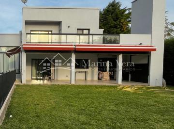 Casa de 4 ambientes, Berazategui · Venta/ Hermosa Casa en Barrio Privado