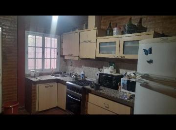 Casa en Venta de 2 ambientes Rafael Castillo · Casa Céntrica con Departamento Independiente