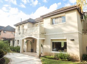 Casa · 260m² · 5 Ambientes · 4 Cocheras · Casa - La Caballeriza