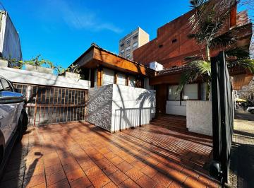 Casa · 220m² · 3 Dormitorios · 4 Cocheras · Casa en Venta - Calle 62 E/10 y 11 - La Plata