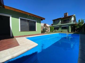 Casa · 100m² · 6 Ambientes · 3 Cocheras · Hermoso Chalet en Hurlingham con Piscina, Parque con Area de Usos Multiple