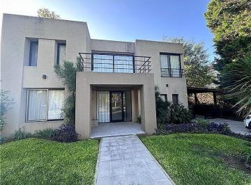 Casa · 160m² · 4 Ambientes · 2 Cocheras · Casa en Barrio Privado El Aromo Alquiler Temporal Jardín Pileta Parrilla