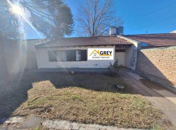 Vista de Frente de la Vivienda · Se Vende Terreno con Propiedad a Refaccionar o Demoler. Centro Allen R. N. Excelente Ubicación.