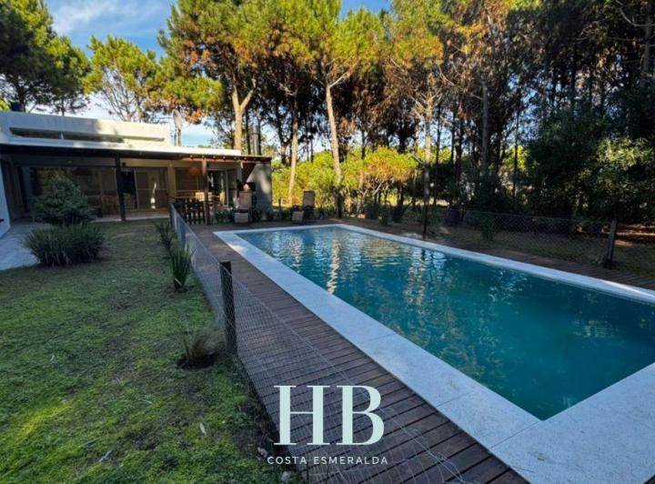 Casa · 210m² · 5 Ambientes