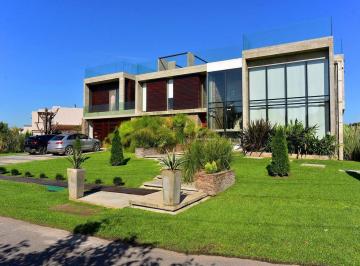 Casa · 750m² · 8 Ambientes · 3 Cocheras · Casa Country Campo Grande, Vistas Al Campo de Golf