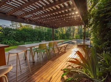 Casa · 200m² · 6 Ambientes · 2 Cocheras · Casa en Dos Plantas en Las Praderas de Lujan