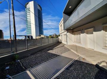Casa · 296m² · 8 Ambientes · 1 Cochera · Se Vende Casa Frente Shopping Ideal Uso Mixto