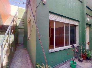 Casa · 174m² · 7 Ambientes · 1 Cochera · Casa Multifamiliar con Garage y 2 Terrazas