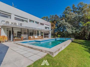 Casa · 268m² · 7 Ambientes · 2 Cocheras · Alquila Casa en San Nicolas 4 Dorm, Serv. Piscina