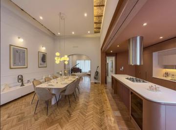 Casa · 225m² · 8 Ambientes · 1 Cochera · Casa en Venta de 3 Dorm. Reclicada de Autor! Casa Piano