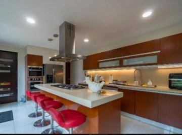 Casa · 150m² · 4 Ambientes · 3 Cocheras · Casa de 4 Amb con Vista a La Laguna en Barrio Sta Rita
