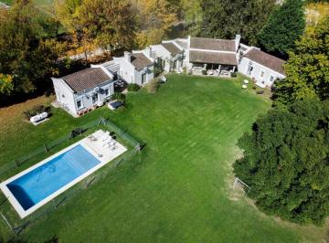 Casa de 6 ambientes, Luján · Casa Premiun en Club de Campo Lote Super Arbolado con Quincho y Pileta
