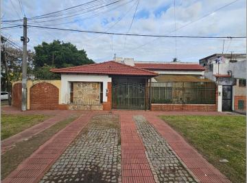 Casa · 200m² · 4 Ambientes · 2 Cocheras · Maciel 800. Casa en Venta en Alberdi. 2 Dorm., Piscina. Cocheras. Lista Para Habitar