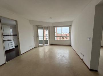 Departamento · 41m² · 2 Ambientes · 1 Cochera · Alquiler Luminoso Dep. 2amb C/cochera y Baulera