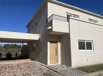 Departamento · 87m² · 3 Ambientes · 1 Cochera · Casa Duplex Venta 3 Amb con Jardín, a Estrenar en Chic Village