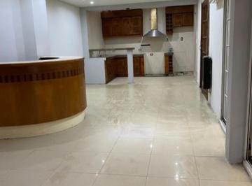 PH · 70m² · 4 Ambientes · 1 Cochera · Chalet en PH Externo