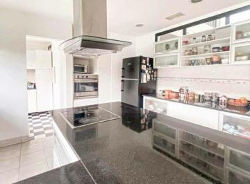 Casa · 270m² · 4 Ambientes · 2 Cocheras · Alquiler Casa Fincas de Iraola Amueblada