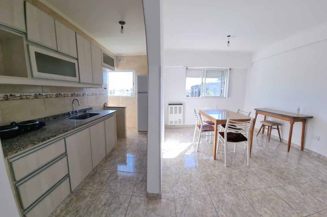 Depto 3 amb, 55m² reciclado, 2º piso sin ascensor — Brumana y Ayolas
