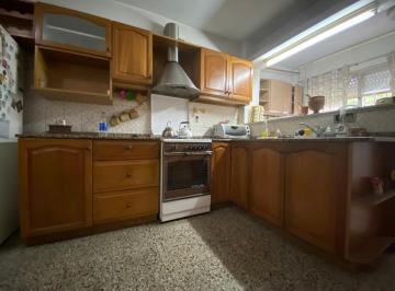 Casa · 200m² · 7 Ambientes · 2 Cocheras · Venta Casa 3 Dorm - B San Francisco - Apto Credito Hipotecario - a 50 m del Dinosaurio Mull