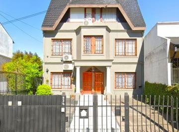 PH · 131m² · 5 Ambientes · 1 Cochera · Triplex con Jardín en Tigre Residencial