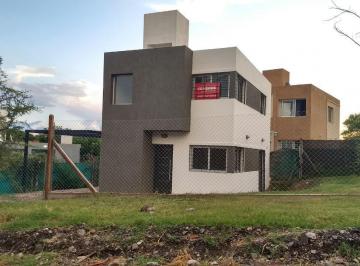 Casa · 85m² · 6 Ambientes · 1 Cochera · Hermoso Duplex en Villa Allende - 2 Dorm. - Cochera y Terreno Amplio - Barrio Español