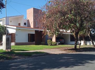 Casa · 181m² · 5 Dormitorios · 1 Cochera · Casa en Venta en Marques de Sobremonte - 5 Dorm.
