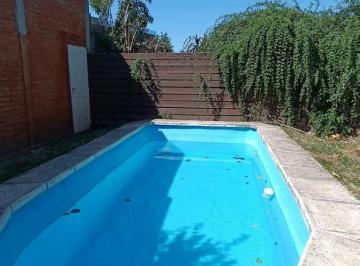 Casa · 190m² · 11 Ambientes · 2 Cocheras · Casa en Venta - 3 Dorm. - 3 Baños - Pileta - Quincho con Asador - Unquillo
