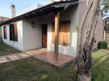 Casa · 280m² · 4 Ambientes · 1 Cochera · Casa en Alquiler Luján, Rawson 1694