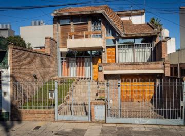 Casa · 312m² · 6 Ambientes · 1 Cochera · Casa Chalet en Venta en El Palomar, Morón, G. B. a. Zona Oeste
