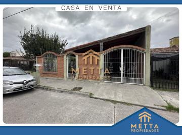 Casa · 220m² · 7 Ambientes · 2 Cocheras · Casa en Santa Ana - Zona Sur