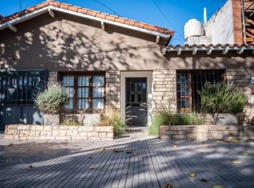 Casa de 5 ambientes, Ciudad de Mendoza · Hermosa Casa en Venta en Corazón de Sexta Sección