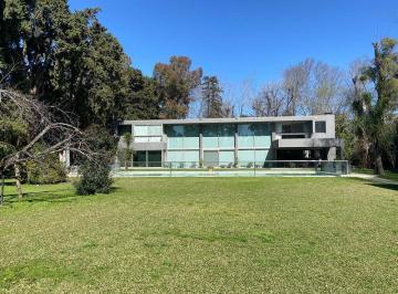 Casa · 908m² · 11 Ambientes · Excelente Casa en Higland Park
