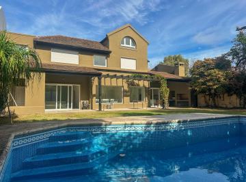 Casa · 530m² · 6 Ambientes · 3 Cocheras · Venta Casa a Estrenar 6 Ambientes Martínez Playroom y Pileta