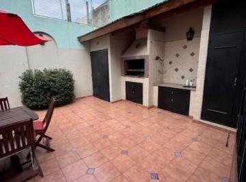 Casa · 210m² · 5 Ambientes · 1 Cochera · Casa en Villa Devoto
