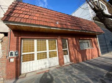 Casa · 106m² · 3 Ambientes · 1 Cochera · Casa 3 Amb. Sobre Lote Propio - Avellaneda
