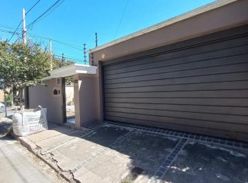 Casa · 160m² · 8 Ambientes · 2 Cocheras · Alq. Exc Casa 3 Dorm B° Cerro de Las Rosas!