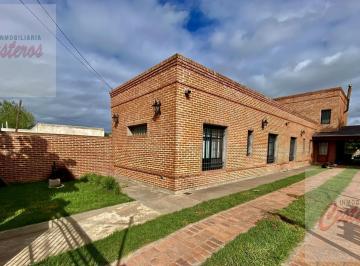 Casa · 150m² · 5 Ambientes · 2 Cocheras · Casa en Barrio 1ro de Mayo