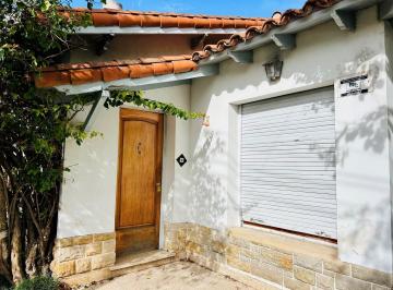 Casa · 168m² · 4 Ambientes · 2 Cocheras · Casa Chalet en Venta en Tolosa, La Plata, G. B. a. Zona Sur