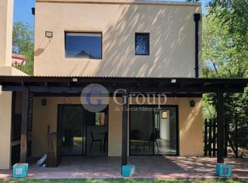 Casa · 190m² · 4 Ambientes · 2 Cocheras · Casa en Venta en Santa María de Los Olivos, Malvinas Argentinas