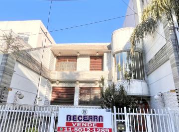 Casa de 6 ambientes, Villa del Parque · 6 Ambientes con Dependecias. Casa con Patio y Cochera Para Dos Vehiculos.