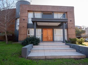 Casa de 5 ambientes, Mendiolaza · Residencia Sobre Bv. Principal en Q2 C/ Triple Cochera y Vistas